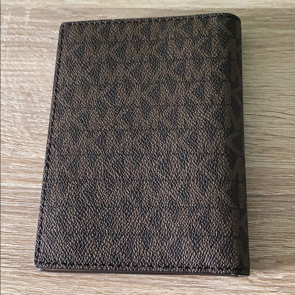 Michael Kors Bedford Travel Passport Wallet - Picture 3 of 6